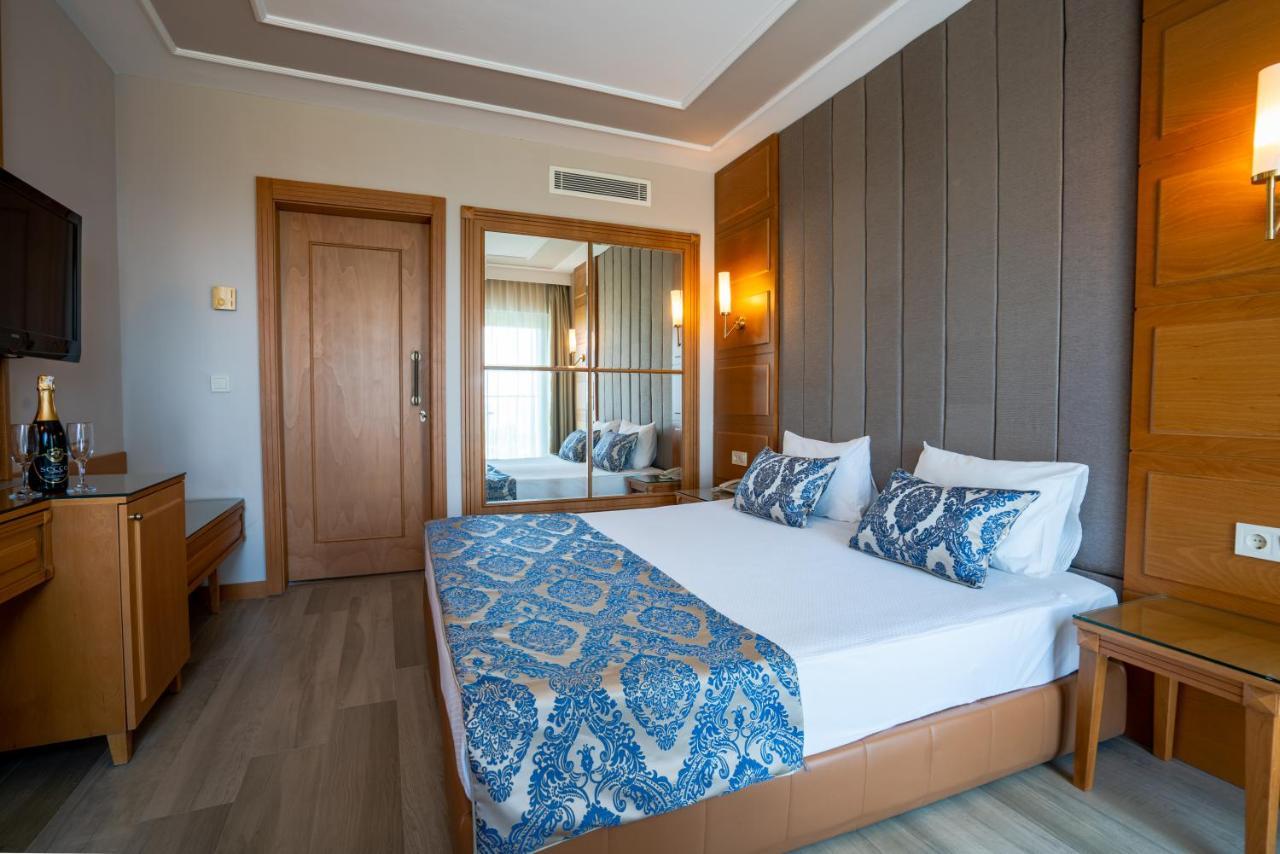Royal Atlantis 4* Side