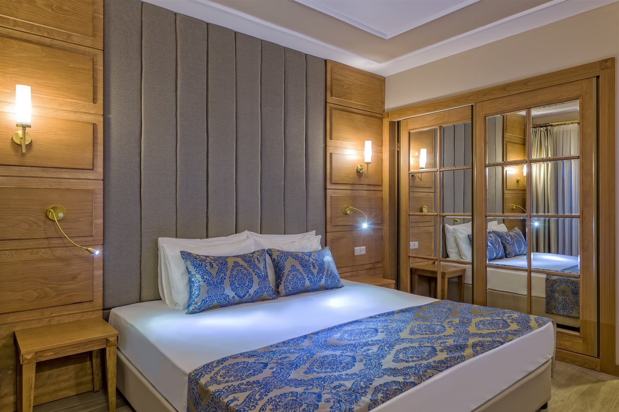 Royal Atlantis 4* Side